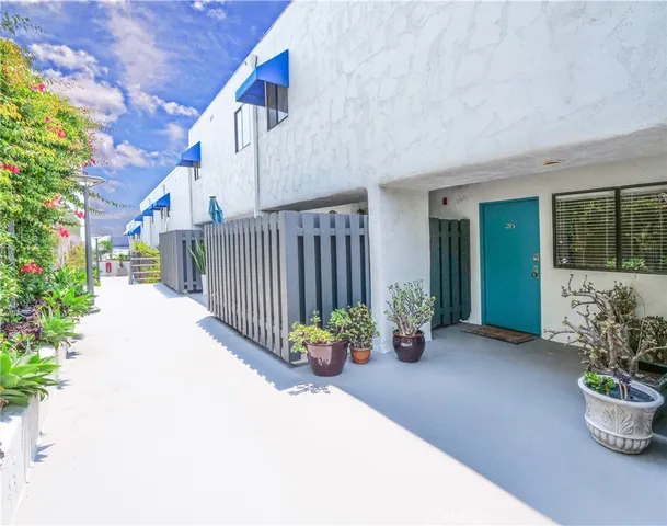$7,500 | 736 Gould Avenue, Unit 26, Hermosa Beach, CA 90254