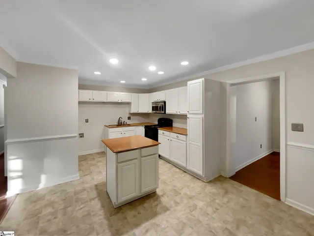 $254,000 | 279 Finch Road, Wellford, SC 29385