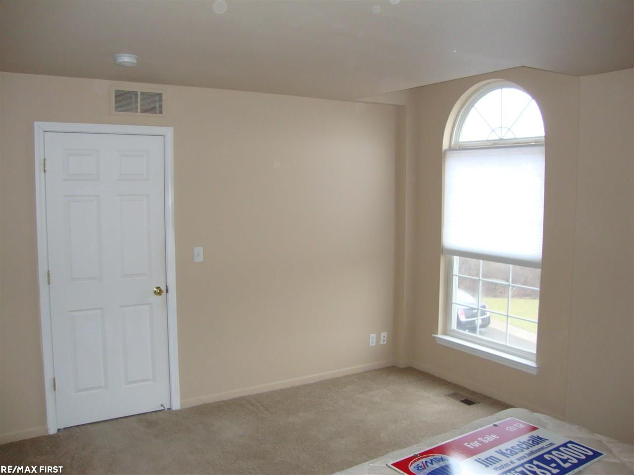 3633 Oakmonte Boulevard Rochester, MI 48306 - Photo 5 of 21