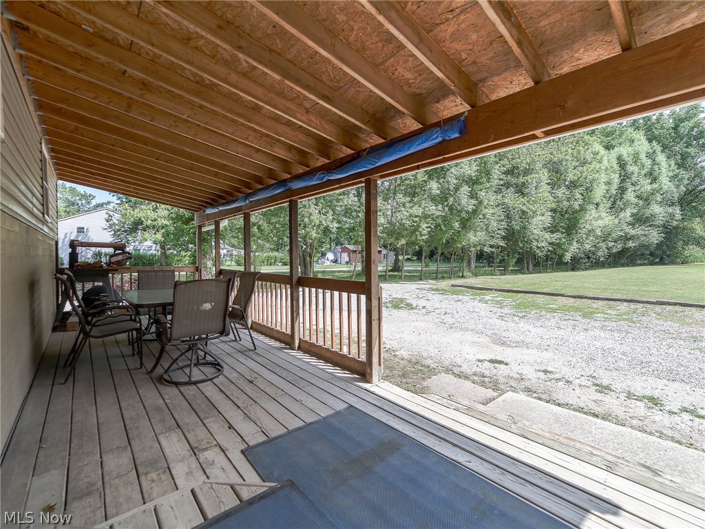 38145 Chestnut Ridge Road Elyria, OH 44035 - Photo 7 of 32 Outdoor covered patio