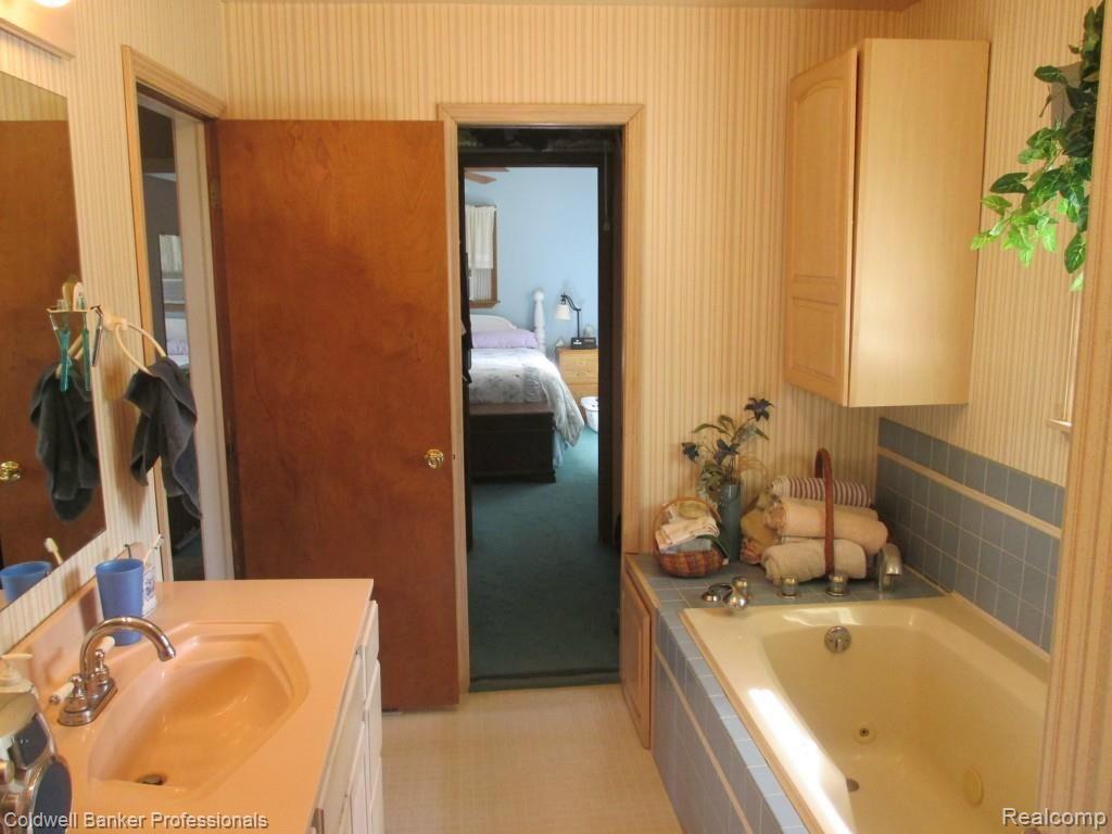 55 Harsen Road Lapeer, MI 48446 - Photo 16 of 62 IMG_0230.jpg