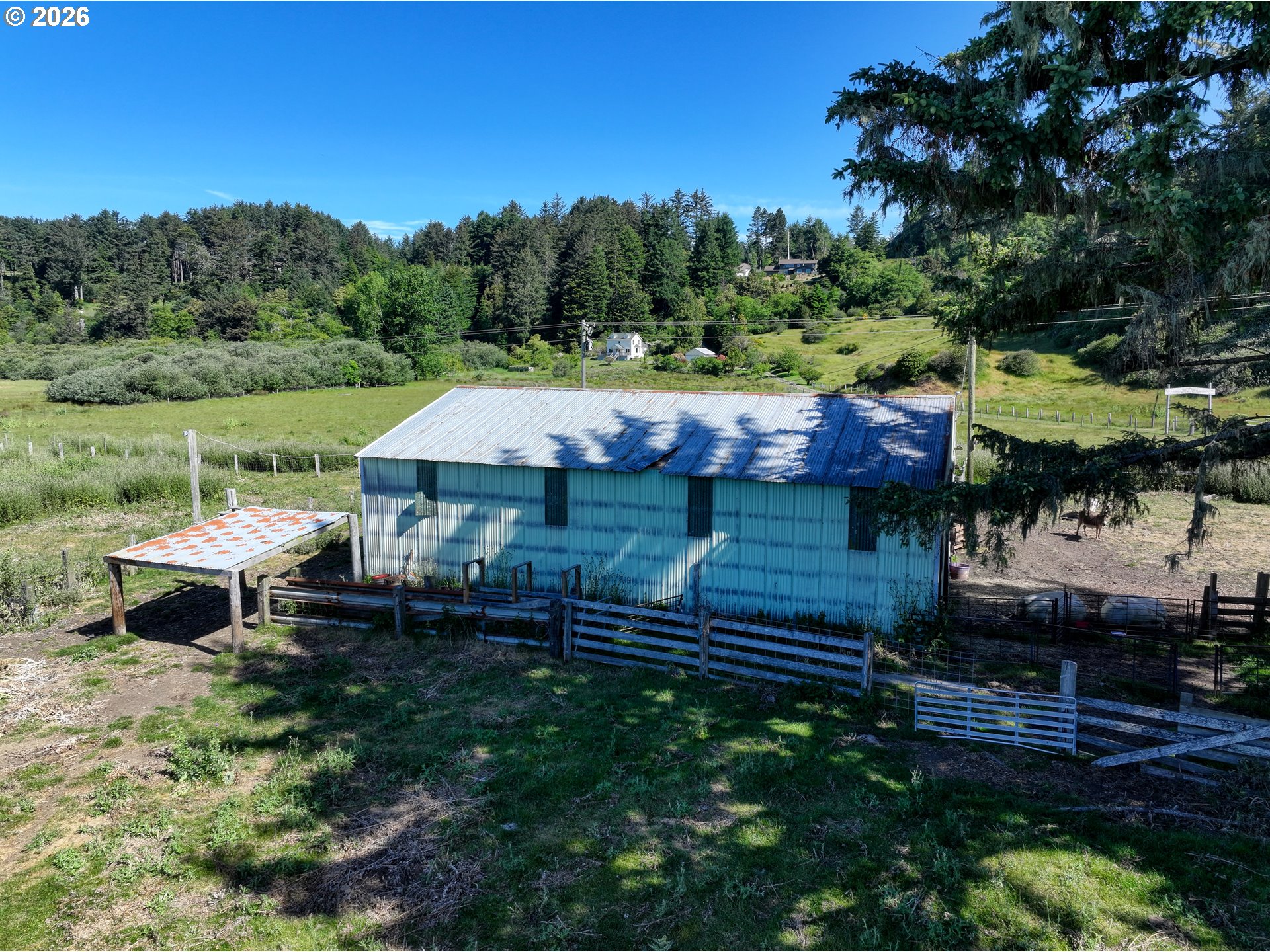 94665 North Bank Pistol River Road Gold Beach, OR 97444 - Photo 24 of 48 Barn