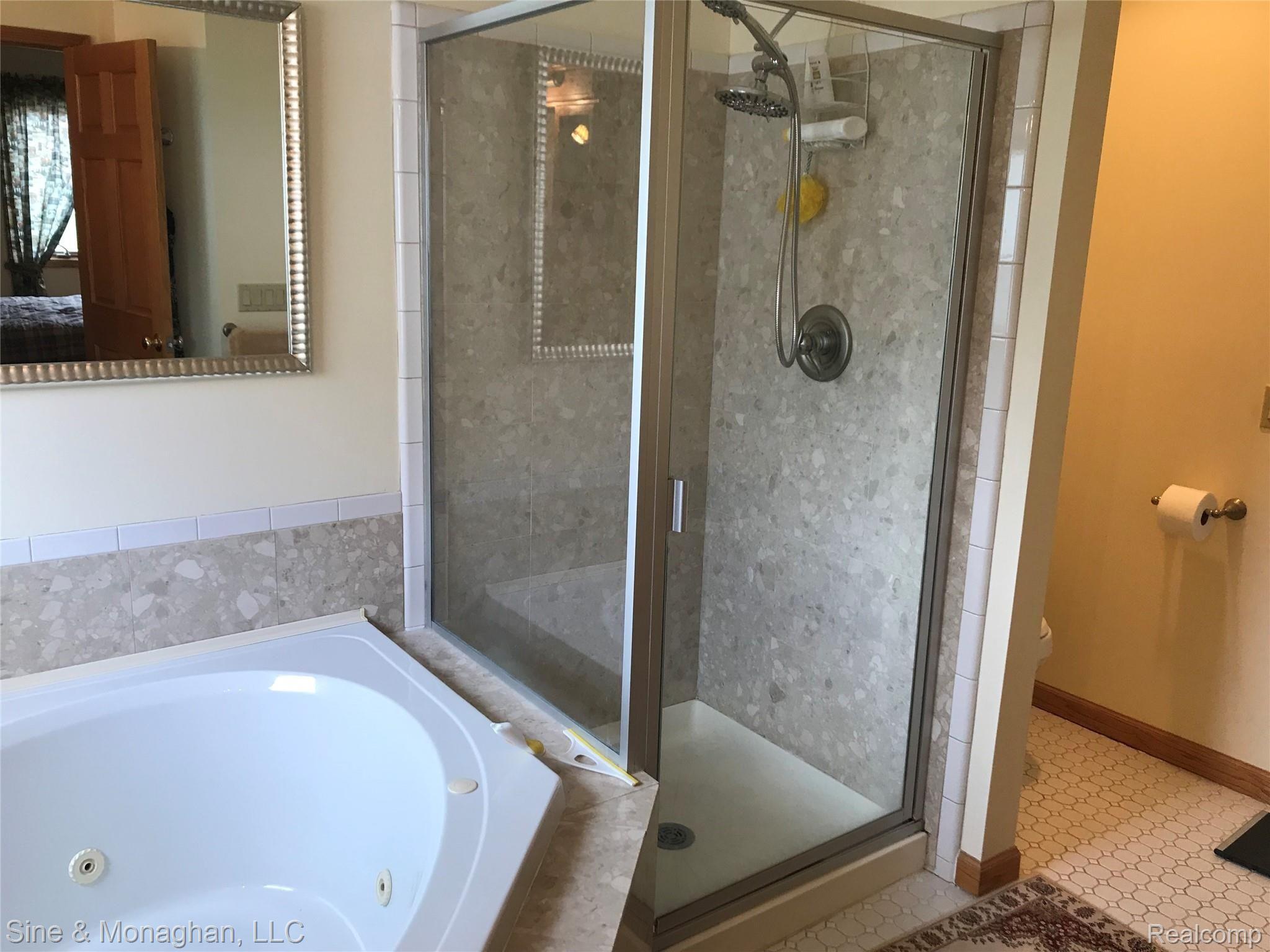 1447 River Road St. Clair, MI 48079 - Photo 10 of 64 10 MASTER BATH 1447 RIVER RD.JPG