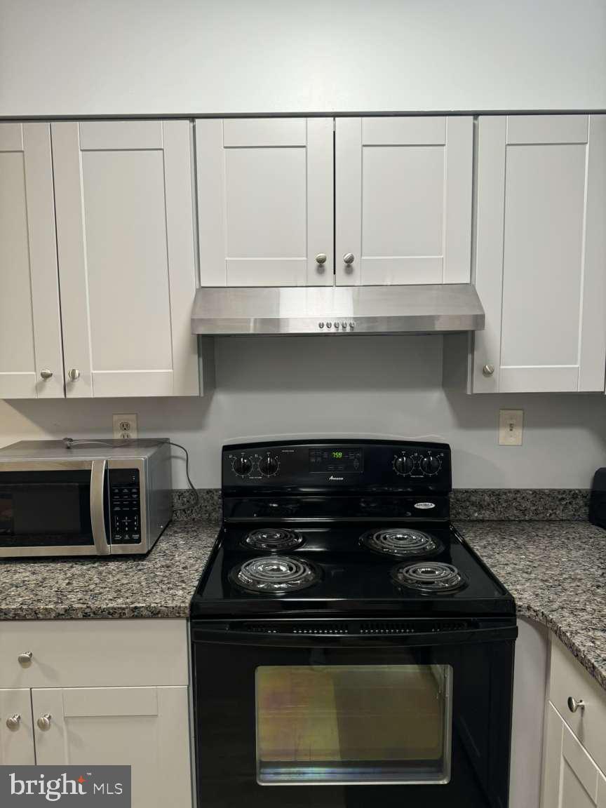 39633 Round Robin Way, Unit 2602 Bethany Beach, DE 19930 - Photo 12 of 43 a stove top oven sitting inside of a kitchen