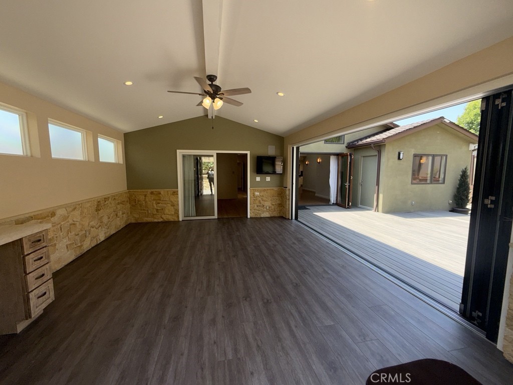 2746 North Kenneth Road Burbank, CA 91504 - Photo 22 of 29