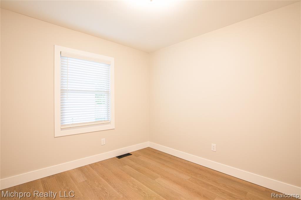 4577 Jerome Road Clarkston, MI 48346 - Photo 21 of 26