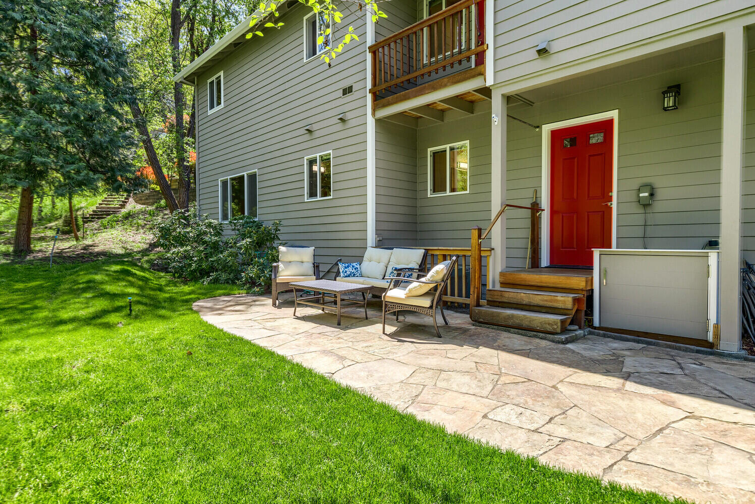 804 Roca Street Ashland, OR 97520 - Photo 34 of 43 Flagstone Patio Area