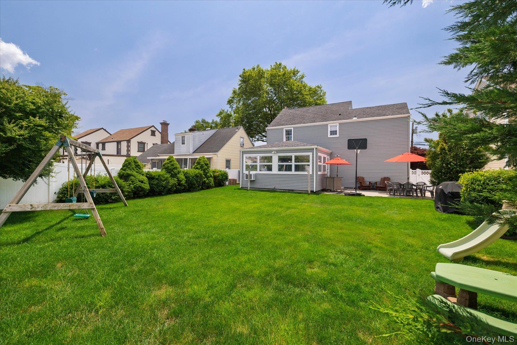 41 Hart Street Lynbrook, NY 11563 - Photo 24 of 30