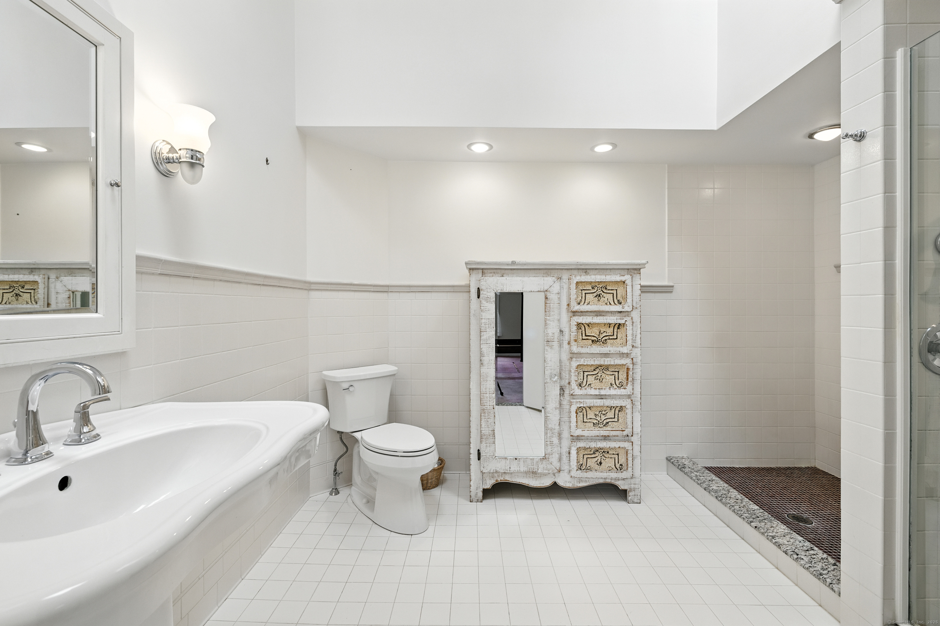 326 Litchfield Road New Milford, CT 06776 - Photo 21 of 40 a bathroom with a sink toilet and shower