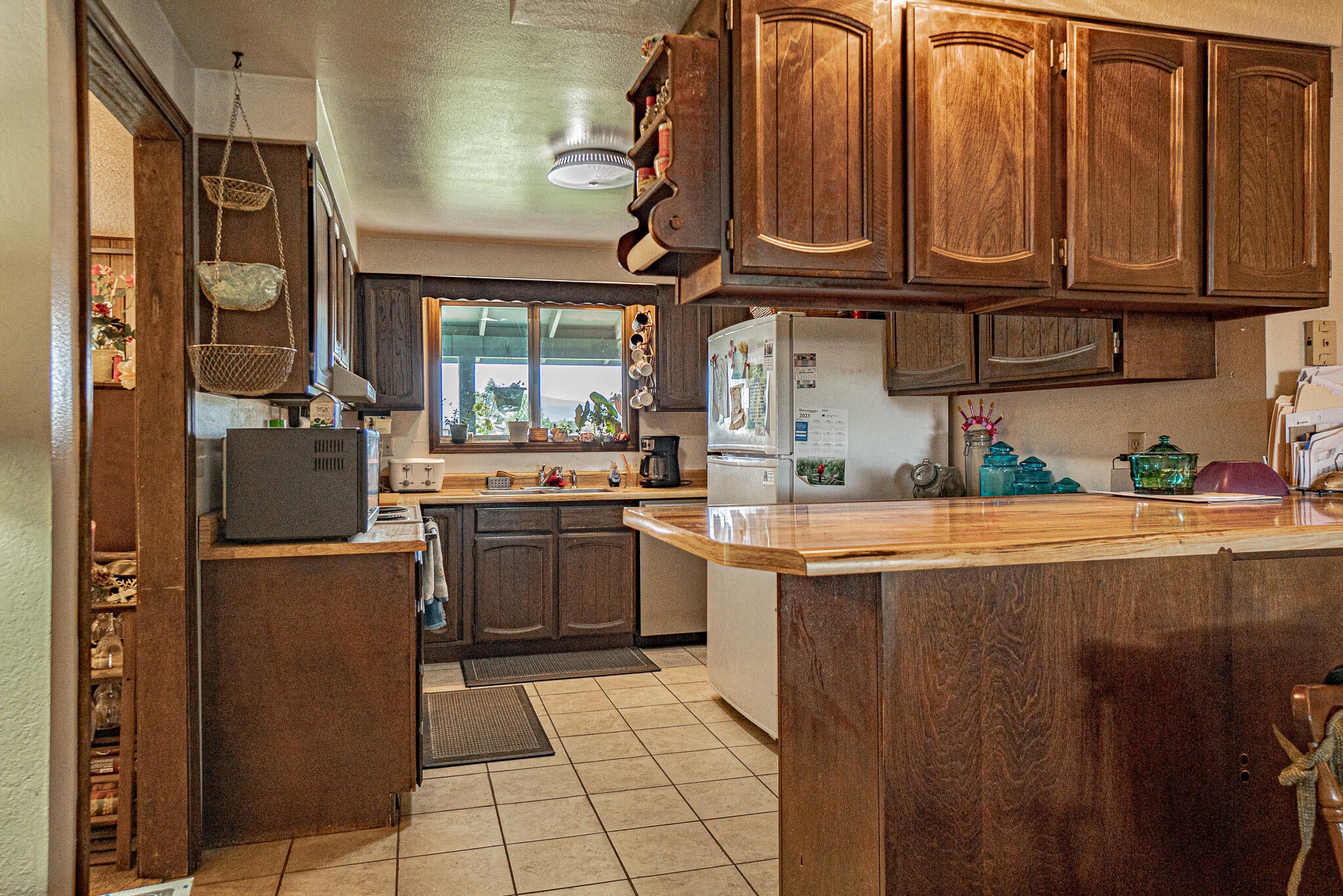 5275 Gebhard Road Central Point, OR 97502 - Photo 7 of 22 DSC04032-HDR