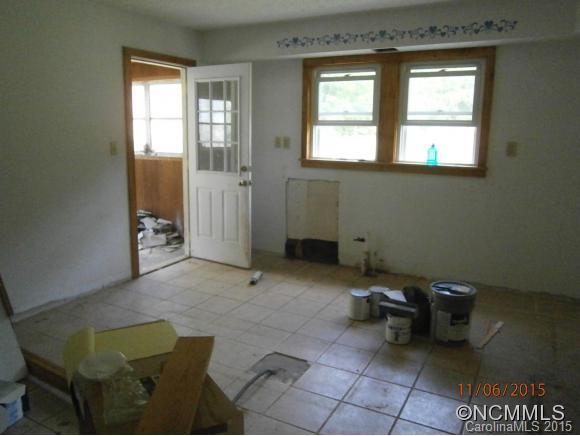 600 Wilson Branch Road Canton, NC 28716 - Photo 9 of 24 a living room with furniture and a window