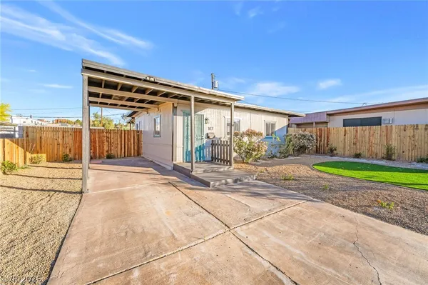 $1,700 | 107 Manganese Street, Henderson, NV 89015