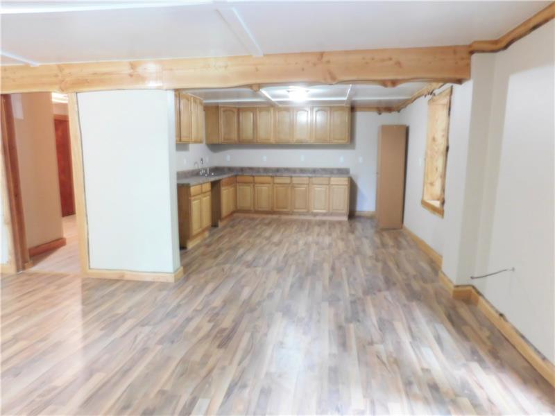 122 Porter Road Harrisville, PA 16038 - Photo 3 of 20 kitchen/dining