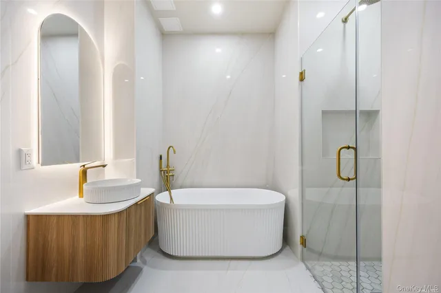 $1,099,000 | 31-16 21st Street, Unit 3A | Astoria