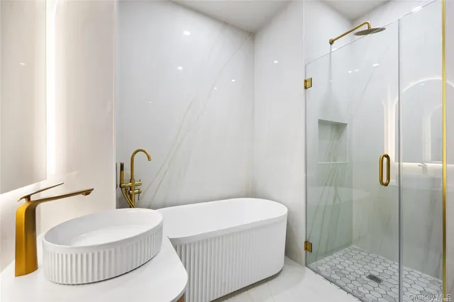 $1,099,000 | 31-16 21st Street, Unit 3A | Astoria