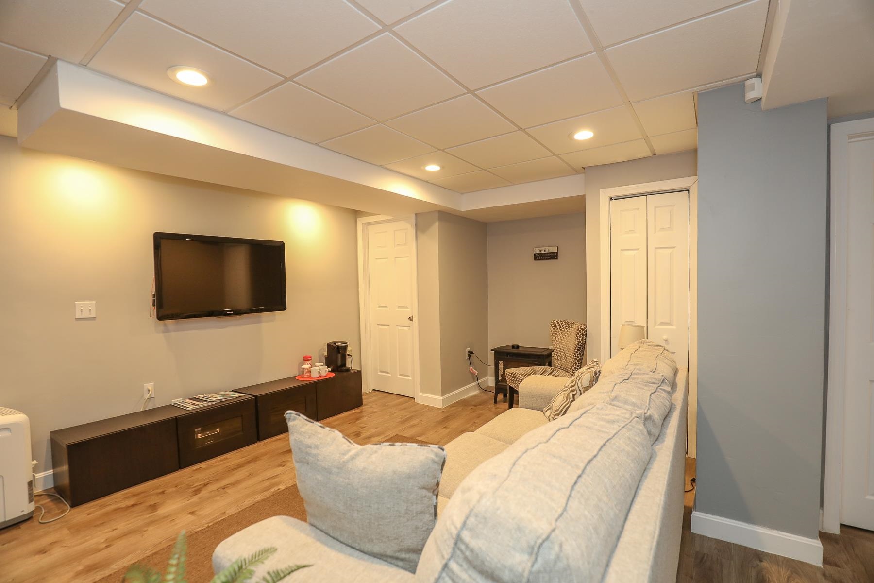 192 Litchfield Road Londonderry, NH 03053 - Photo 31 of 38