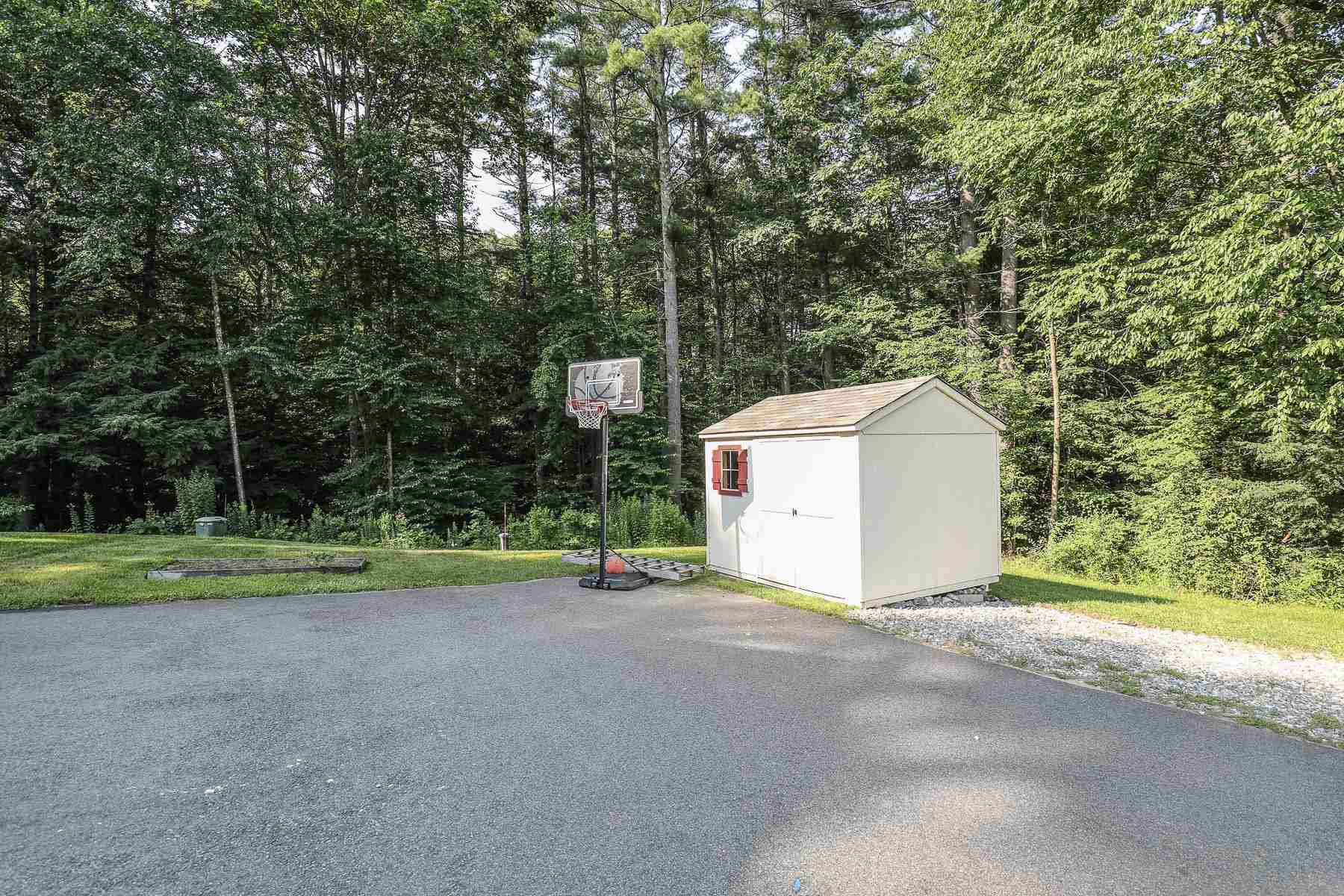 192 Litchfield Road Londonderry, NH 03053 - Photo 35 of 38