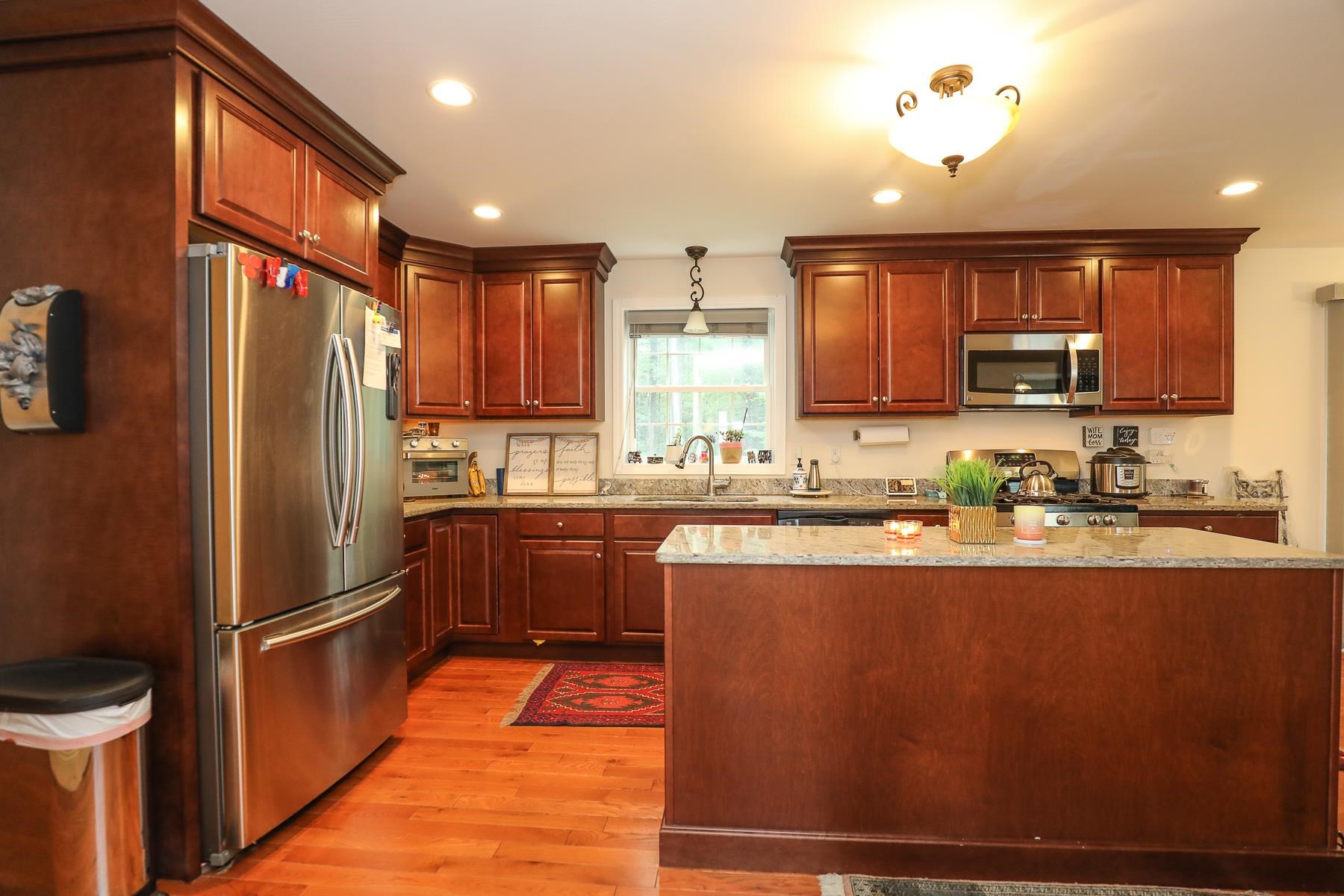 192 Litchfield Road Londonderry, NH 03053 - Photo 6 of 38