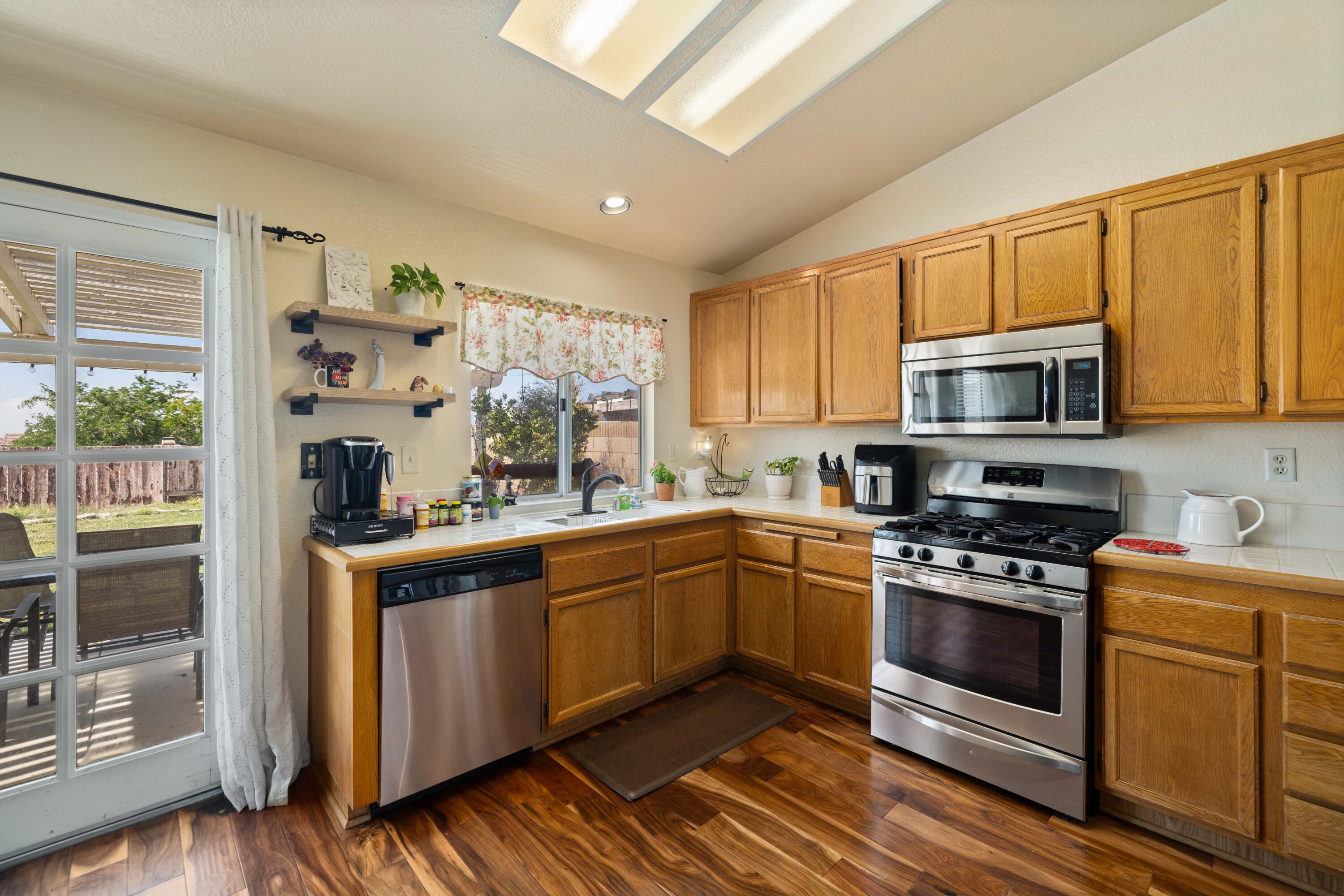 3243 Quarry Road Palmdale, CA 93550 - Photo 13 of 30 QuarryKitchen2