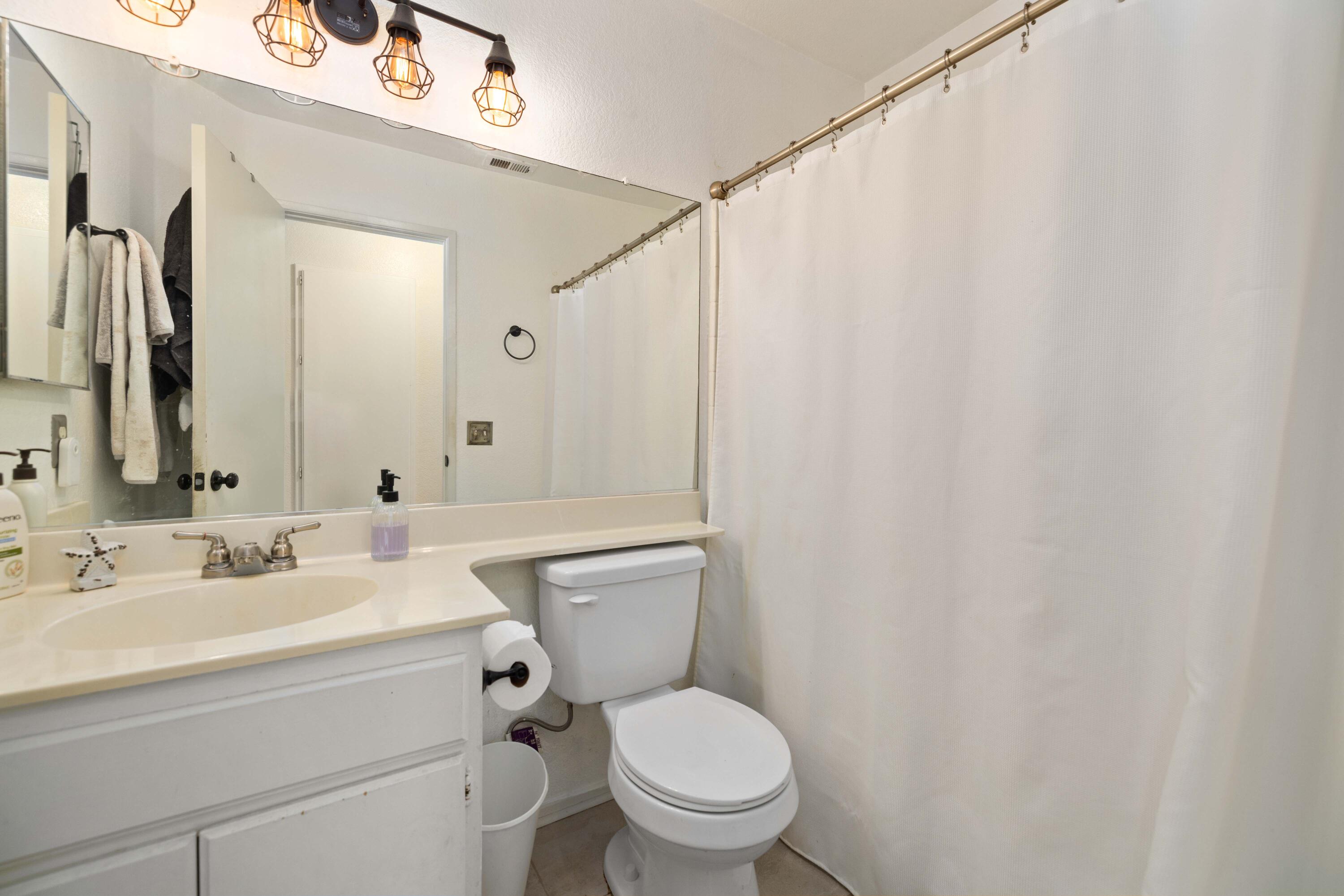 3243 Quarry Road Palmdale, CA 93550 - Photo 18 of 30 QuarryHallBath