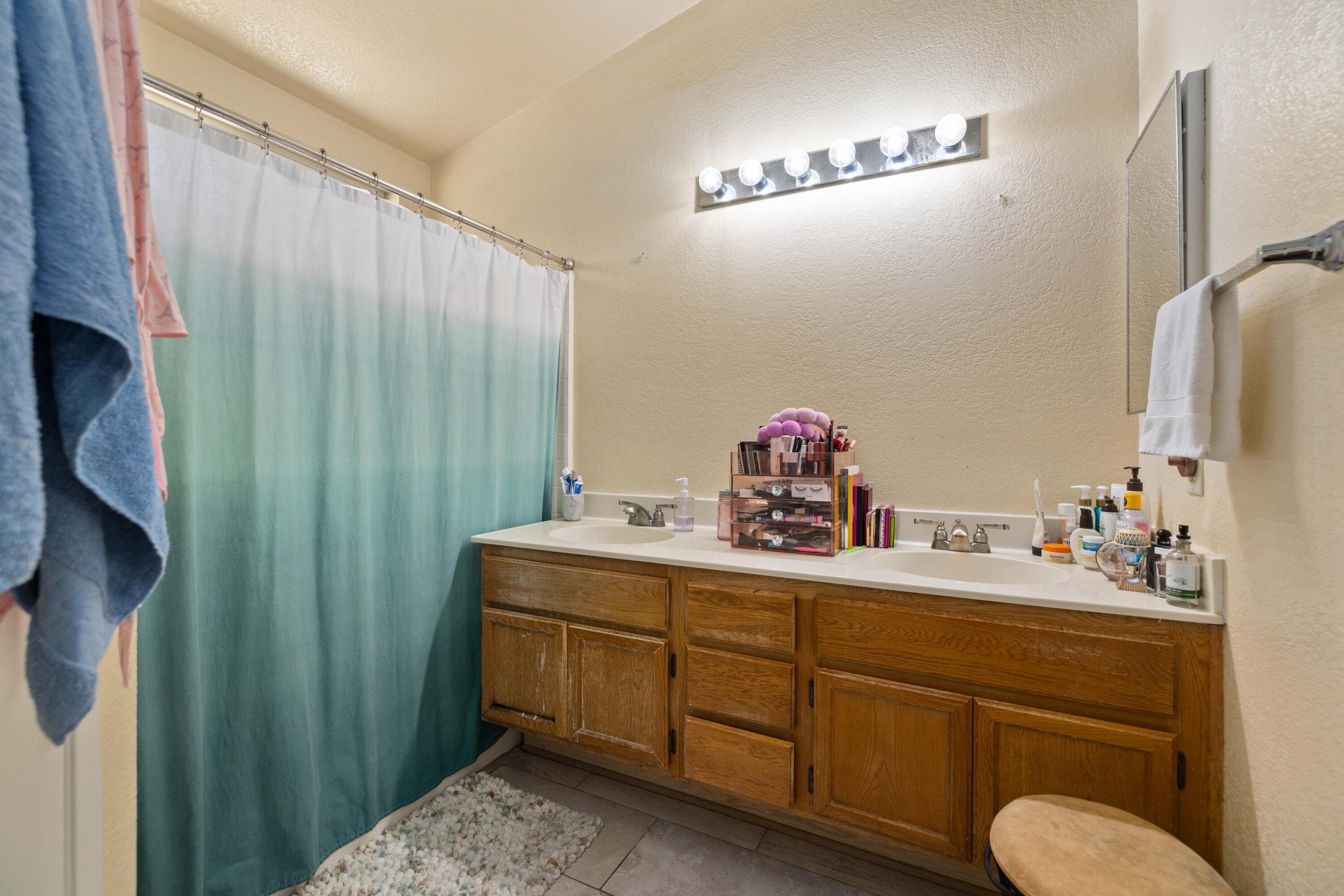 3243 Quarry Road Palmdale, CA 93550 - Photo 24 of 30 QuarryMasterBath