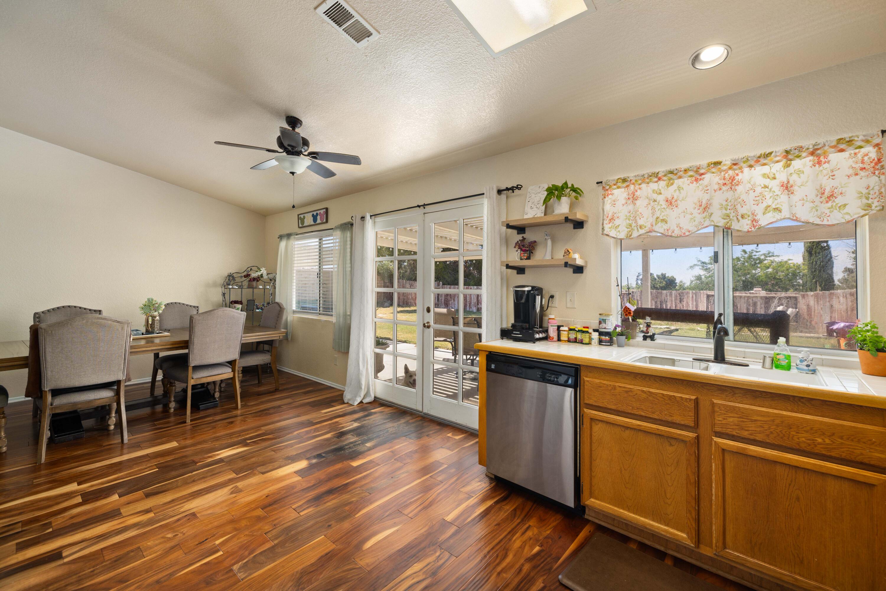3243 Quarry Road Palmdale, CA 93550 - Photo 9 of 30 QuarryKitchenDining
