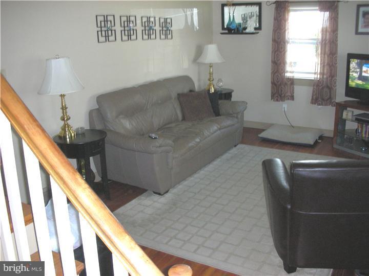 3312 Stoudts Ferry Bridge Road Reading, PA 19605 - Photo 6 of 16 Living Room