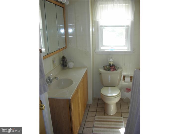 3312 Stoudts Ferry Bridge Road Reading, PA 19605 - Photo 10 of 16 Bathroom