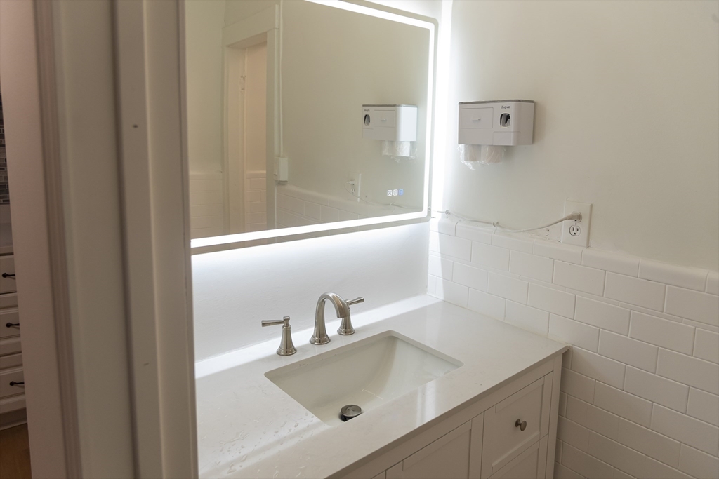 144 Salem Street, Unit 4 Boston, MA 02113 - Photo 4 of 9