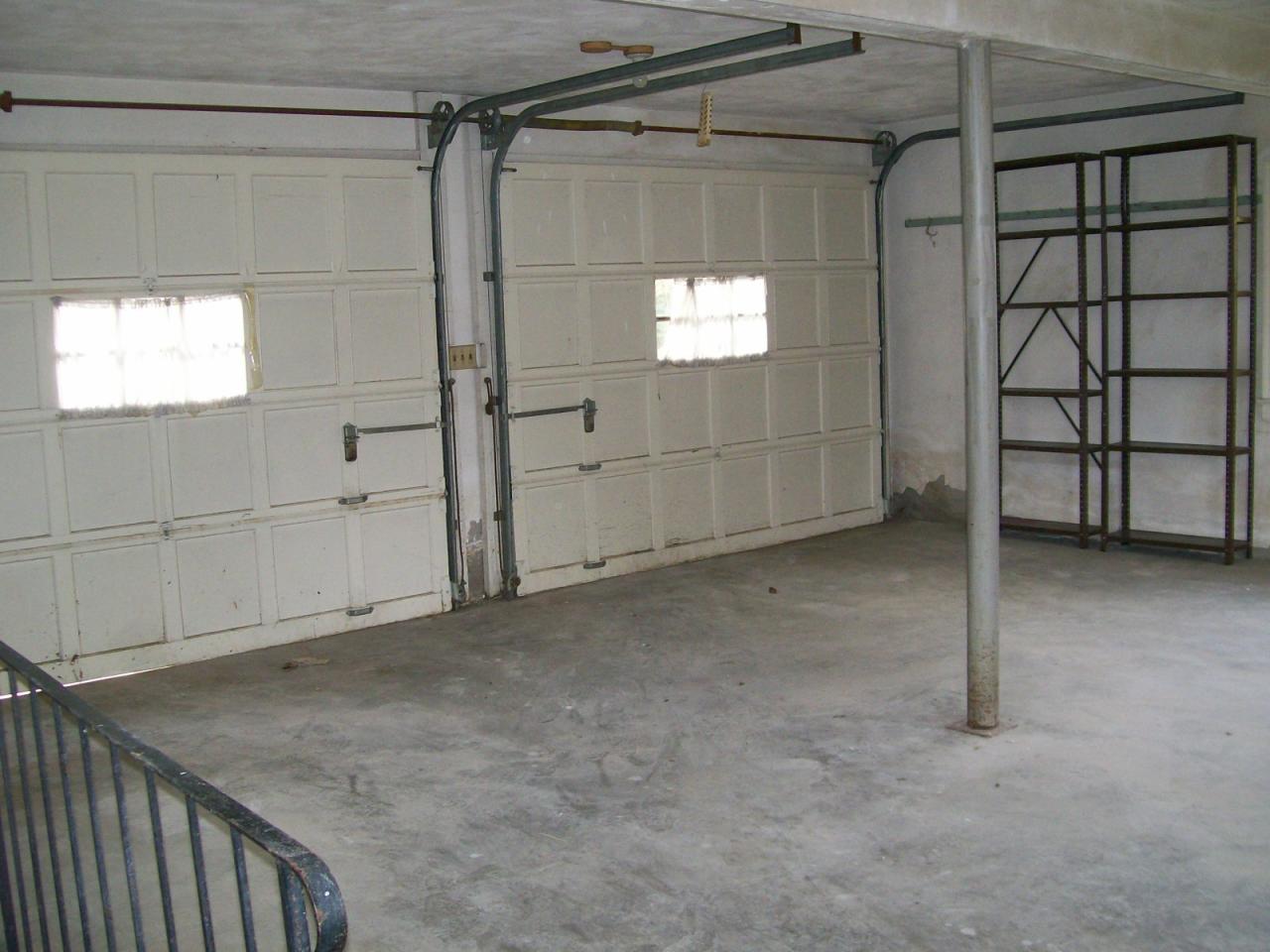 3434 West Ridge Road Southwest Roanoke, VA 24014 - Photo 11 of 16 a view of a garage