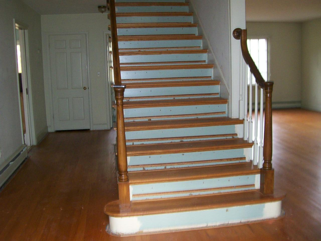 3434 West Ridge Road Southwest Roanoke, VA 24014 - Photo 7 of 16 a view of entryway