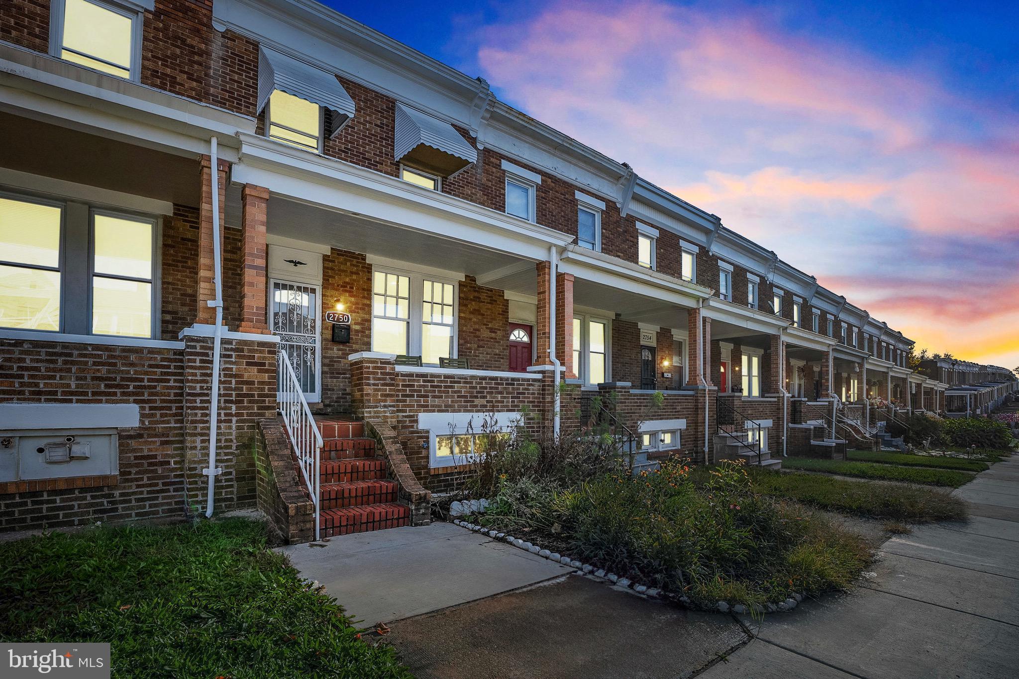 Welcome home to 2750 Pelham Ave!