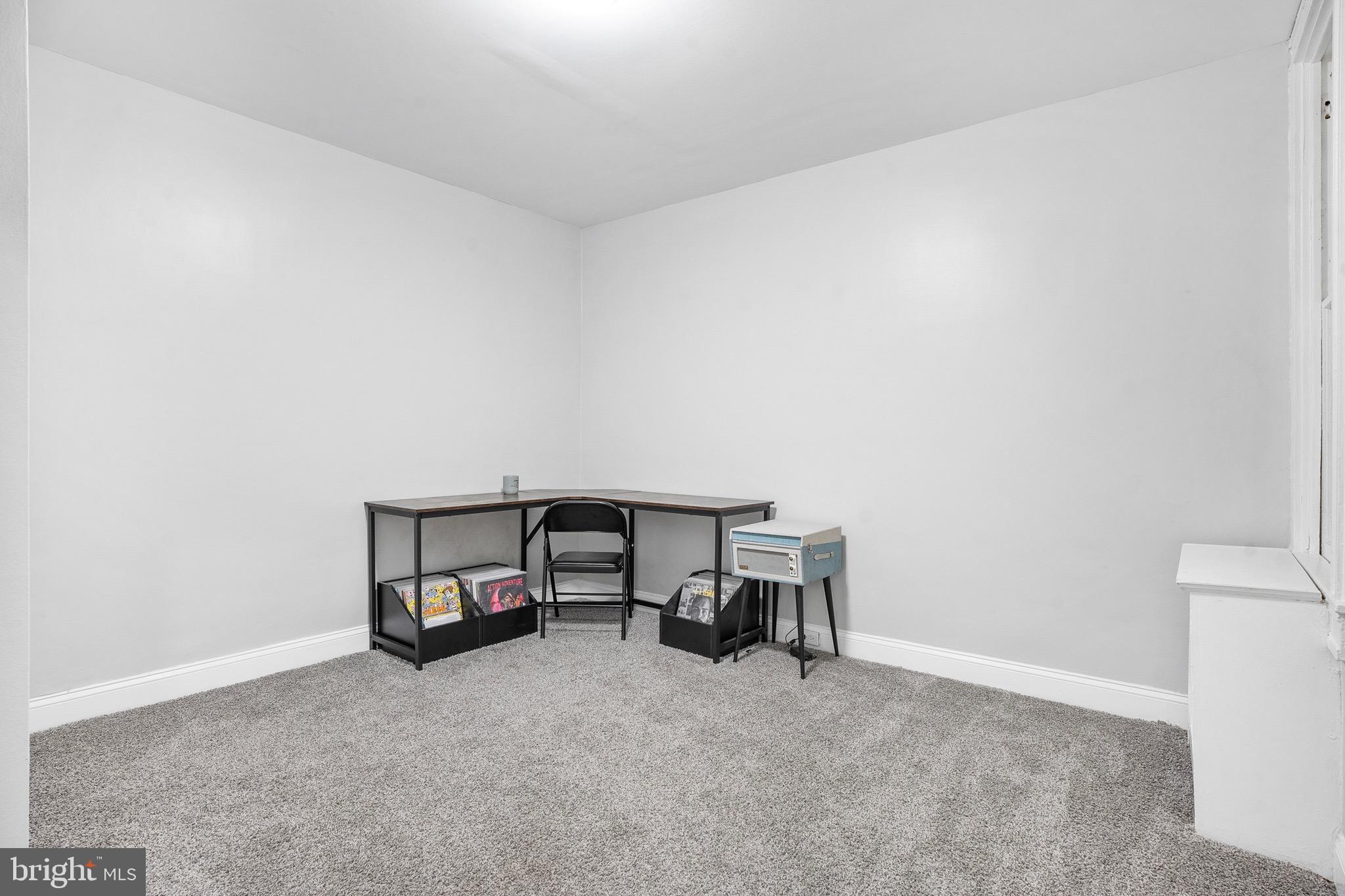 2750 Pelham Avenue Baltimore, MD 21213 - Photo 20 of 33 Upper Level Pass-through Room