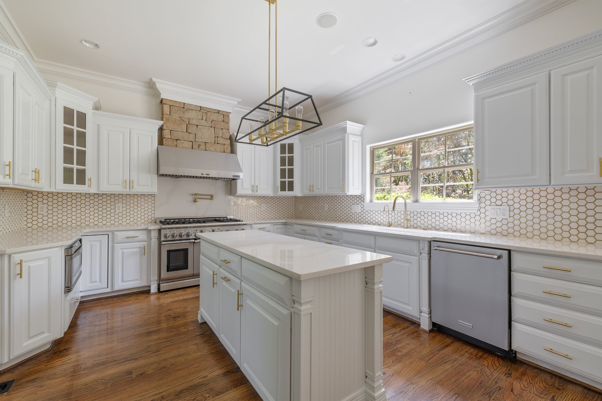 4409 Savage Pointe Drive Franklin, TN 37064 - Photo 22 of 70 a kitchen with stainless steel appliances granite countertop a sink and stove top oven