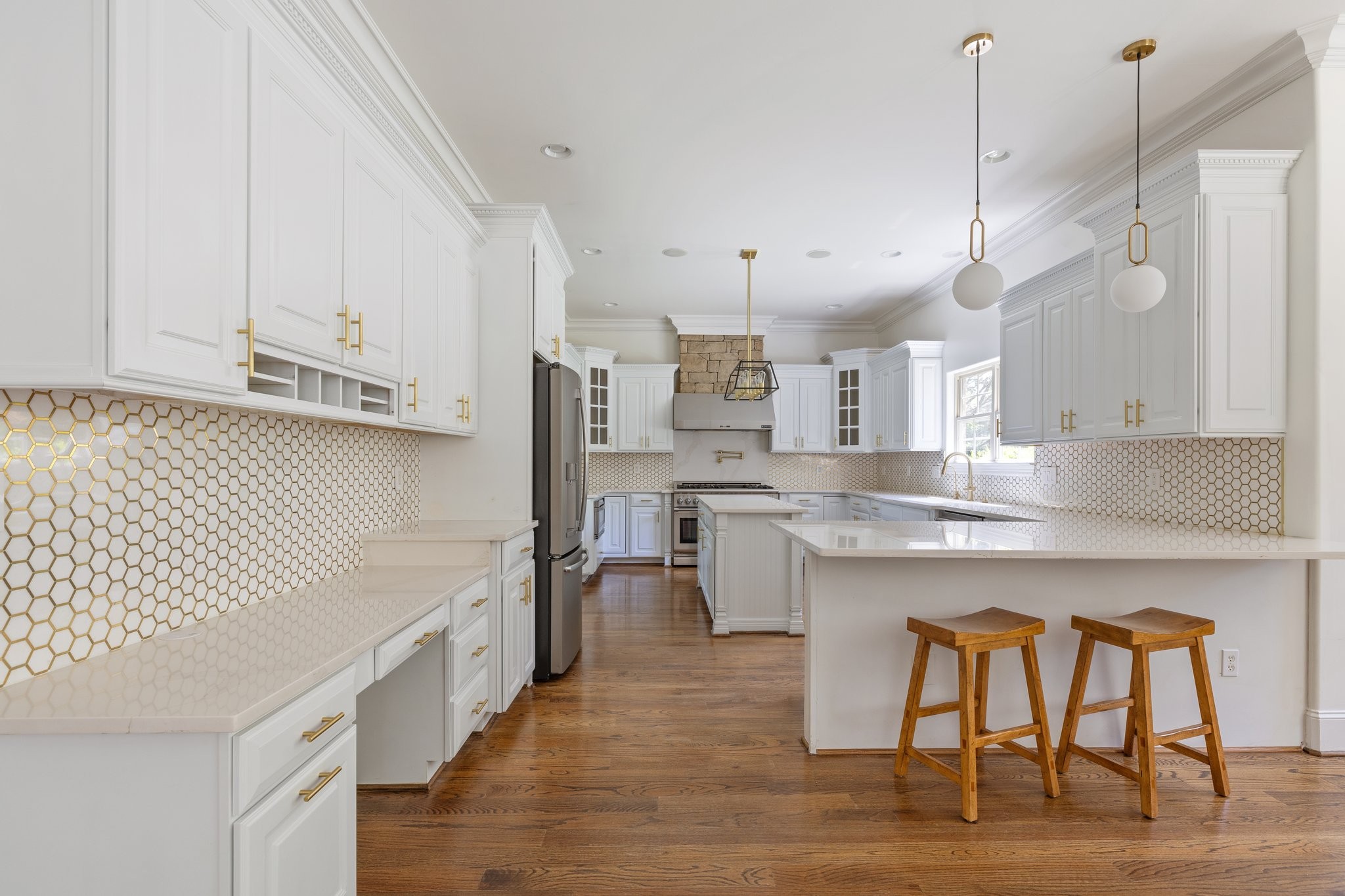 4409 Savage Pointe Drive Franklin, TN 37064 - Photo 23 of 70 a kitchen with stainless steel appliances granite countertop a sink a stove a refrigerator and island with wooden floor