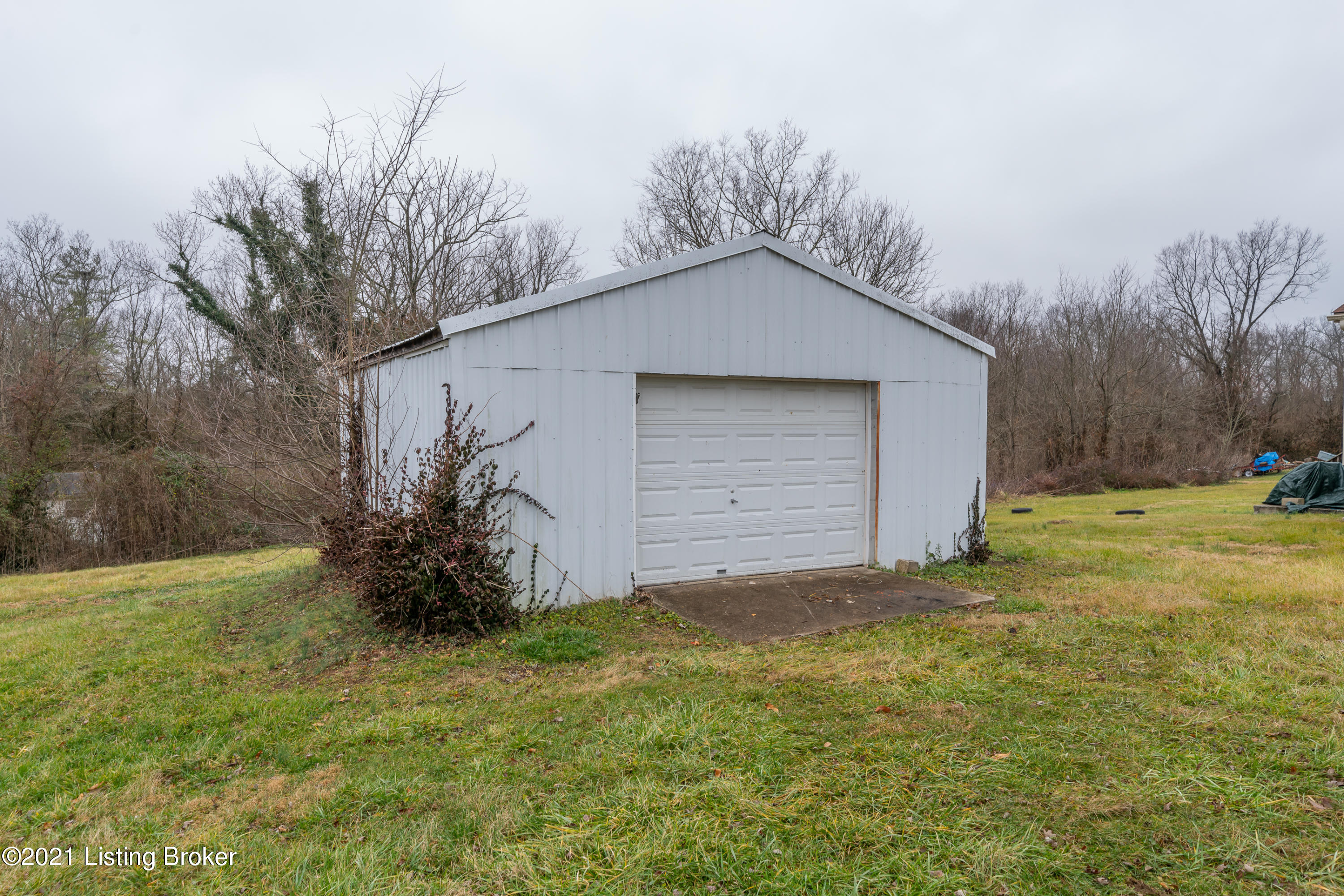212 Montclair School Road Simpsonville, KY 40067 - Photo 35 of 37 5