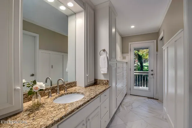 $725,000 | 212 Woodland Trace Drive, Knoxville, TN 37934