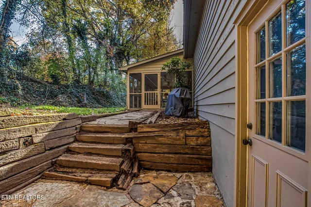 $725,000 | 212 Woodland Trace Drive, Knoxville, TN 37934