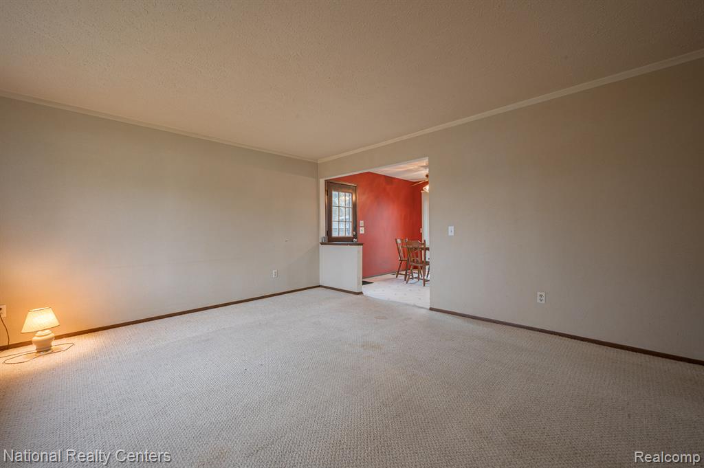 47445 Dequindre Road Rochester, MI 48307 - Photo 4 of 21