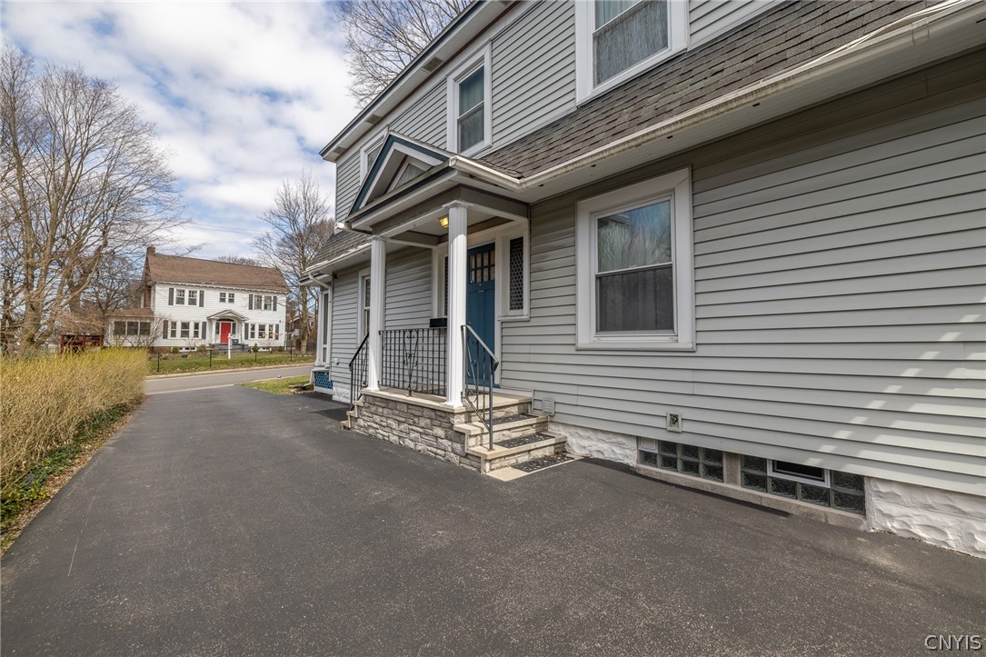 320 Salt Springs Road Syracuse, NY 13224 - Photo 4 of 37