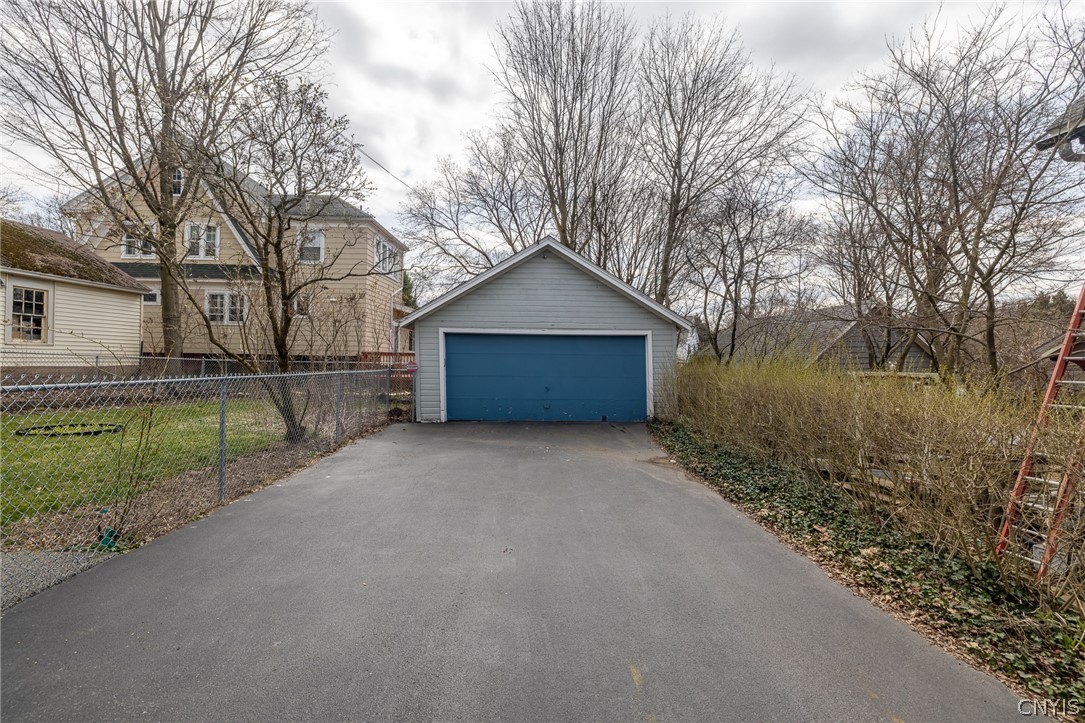 320 Salt Springs Road Syracuse, NY 13224 - Photo 6 of 37