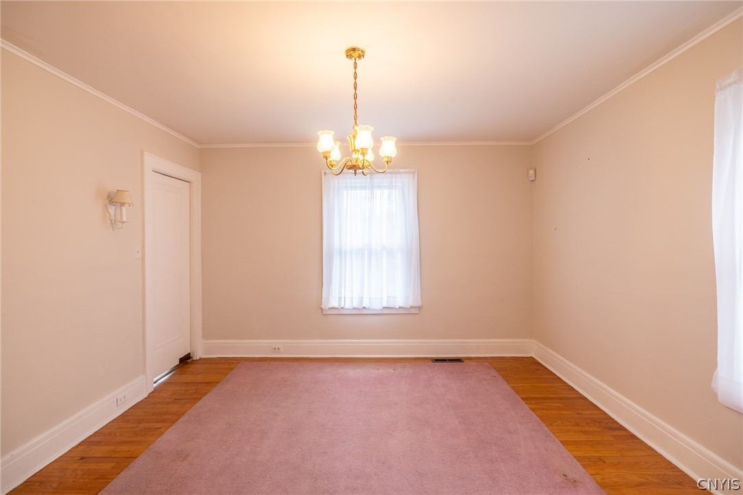 320 Salt Springs Road Syracuse, NY 13224 - Photo 9 of 37