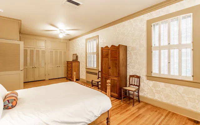 $350,000 | 914 South Center Street, Terre Haute, IN 47807