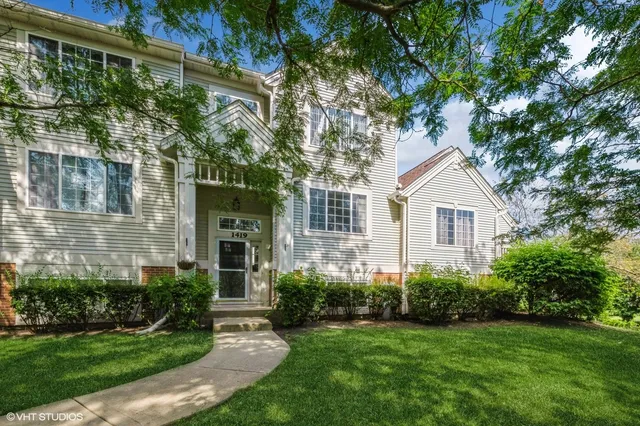 $2,700 | 1419 New Haven Drive, Cary, IL 60013