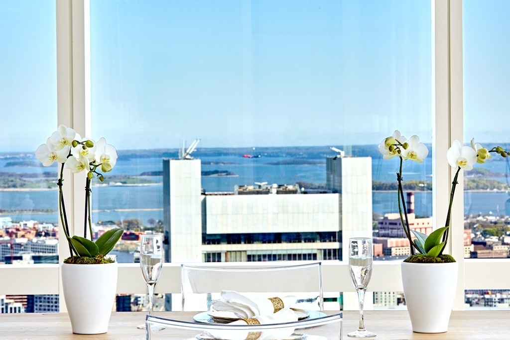 1 Franklin Street, Unit PH4E Boston, MA 02110 - Photo 8 of 30 a living room with furniture and flowers
