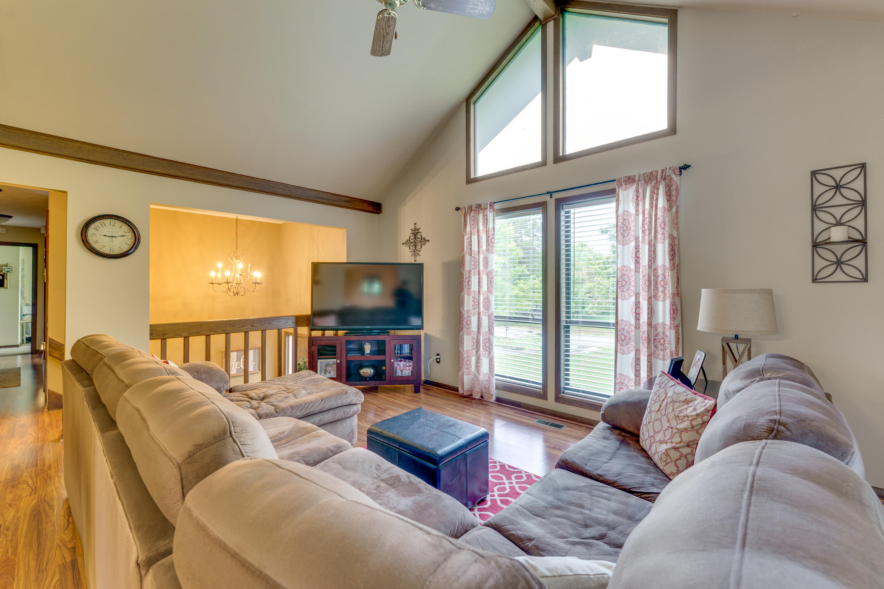 8824 East Emory Road Corryton, TN 37721 - Photo 5 of 28 living room_