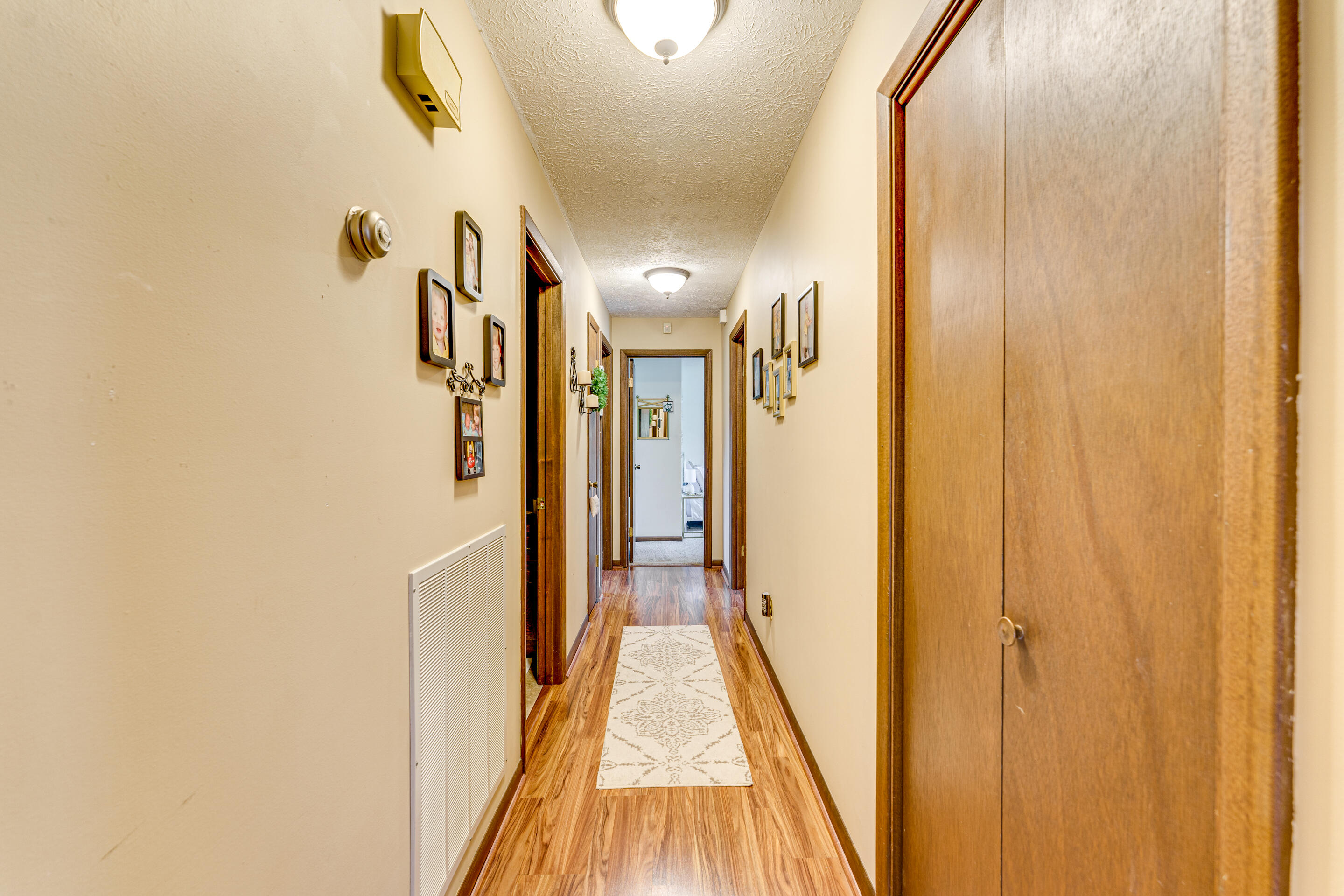 8824 East Emory Road Corryton, TN 37721 - Photo 8 of 28 5. hallway_