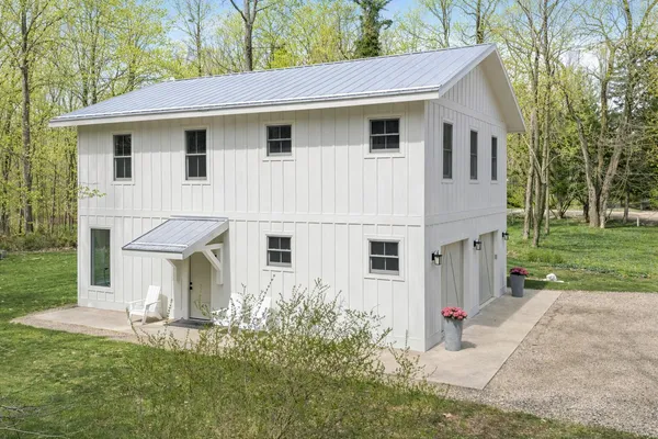 $4,895,000 | 6852 West East Road, Lakeside, MI 49128