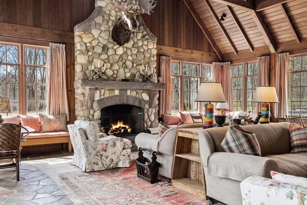 $4,895,000 | 6852 West East Road, Lakeside, MI 49128