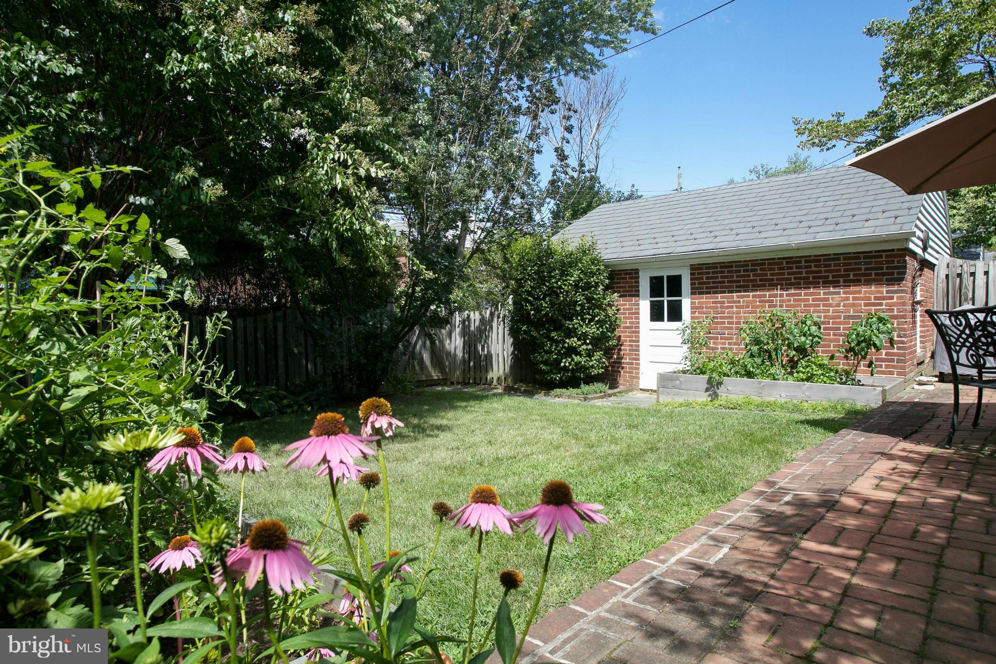 86 Dunkirk Road Baltimore, MD 21212 - Photo 40 of 52 a front view of house with yard